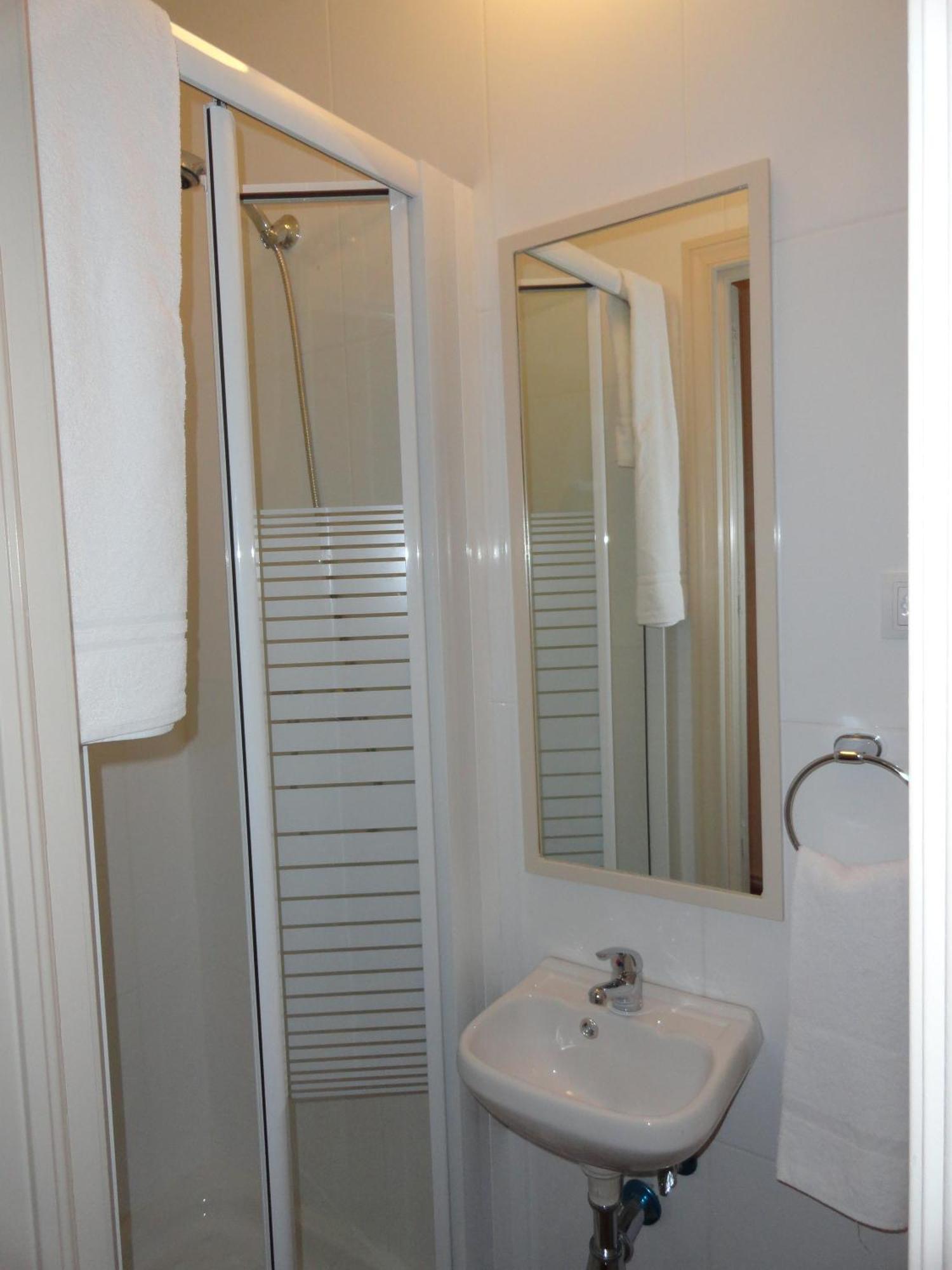 Hostal Alistana Madrid Eksteriør bilde
